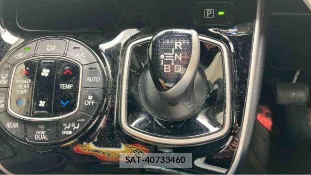 Toyota VOXY 2019-02 8280745-14