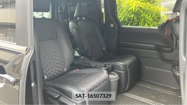 Toyota VOXY 2024-12 8280754-6