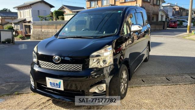 Toyota VOXY 2013-08 8280887-0