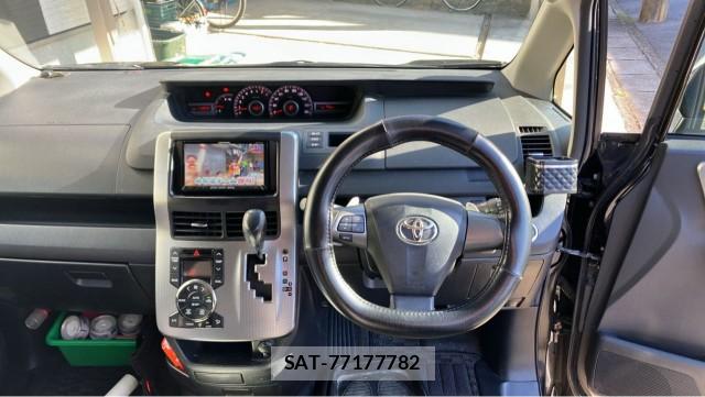 Toyota VOXY 2013-08 8280887-16