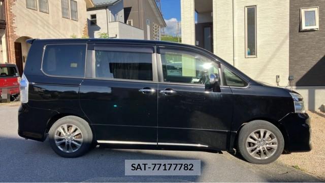 Toyota VOXY 2013-08 8280887-3