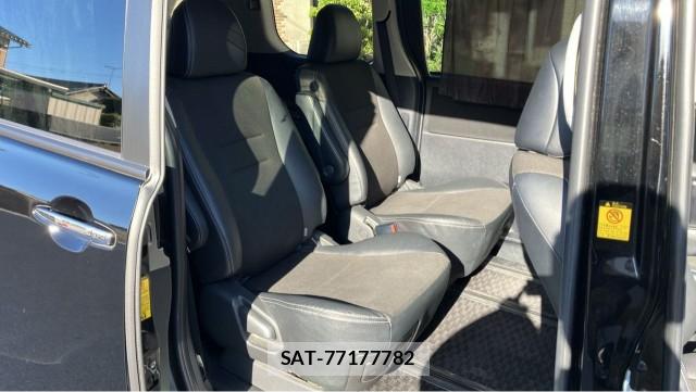 Toyota VOXY 2013-08 8280887-6