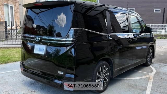 Toyota VOXY 2025-08 8281002-10