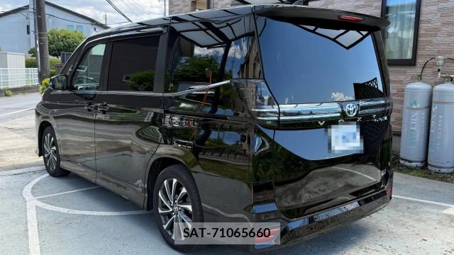 Toyota VOXY 2025-08 8281002-11