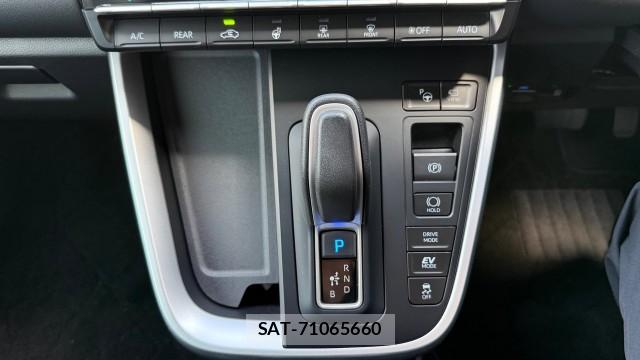 Toyota VOXY 2025-08 8281002-12