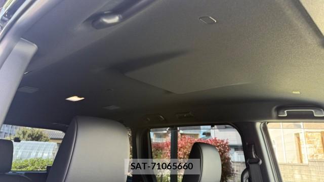 Toyota VOXY 2025-08 8281002-13