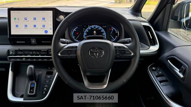 Toyota VOXY 2025-08 8281002-14