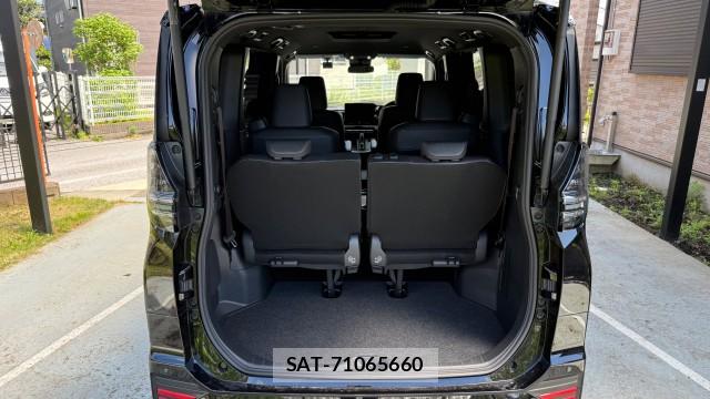Toyota VOXY 2025-08 8281002-15