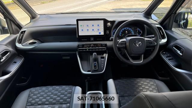 Toyota VOXY 2025-08 8281002-2