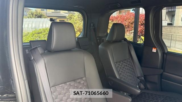 Toyota VOXY 2025-08 8281002-5