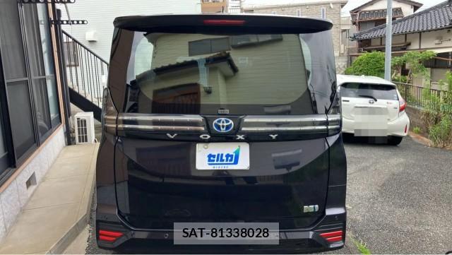 Toyota VOXY 2022-12 8281013-1