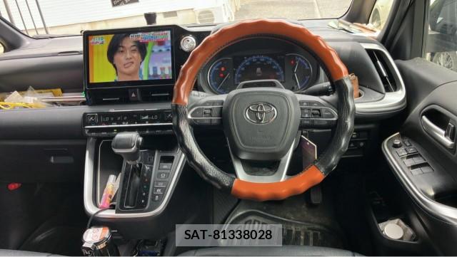 Toyota VOXY 2022-12 8281013-16