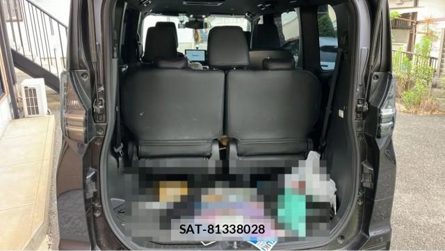 Toyota VOXY 2022-12 8281013-17