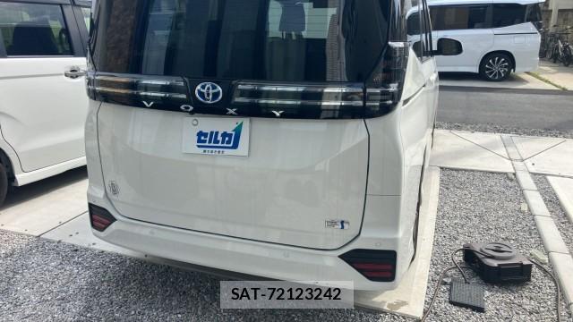 Toyota VOXY 2024-08 8281112-1