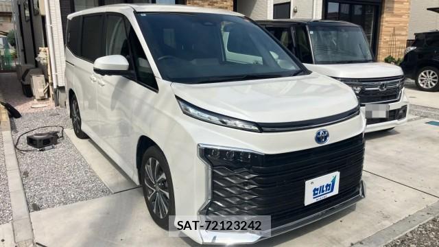 Toyota VOXY 2024-08 8281112-11