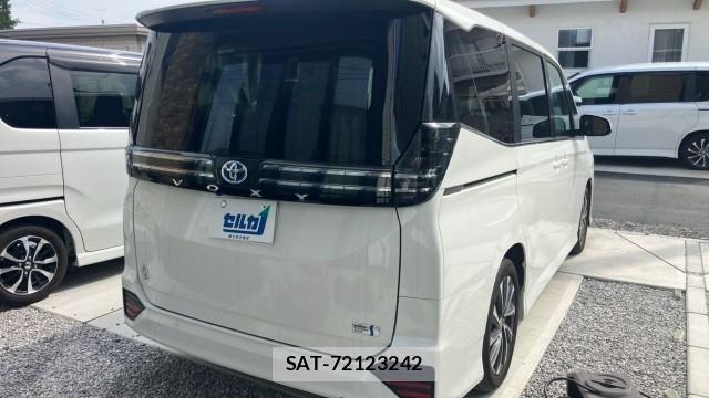 Toyota VOXY 2024-08 8281112-12