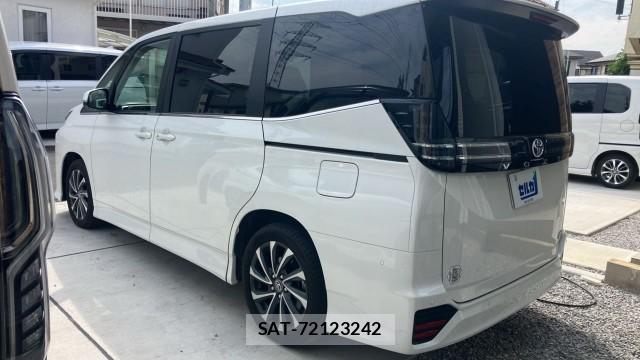 Toyota VOXY 2024-08 8281112-13