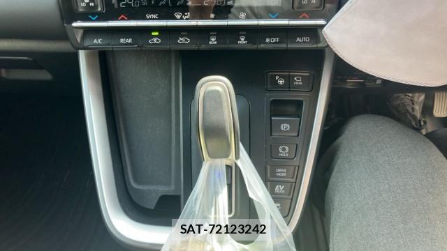 Toyota VOXY 2024-08 8281112-14