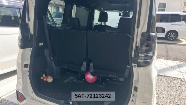 Toyota VOXY 2024-08 8281112-17