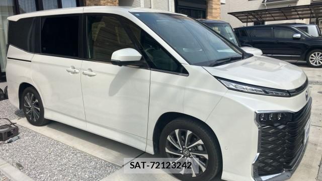 Toyota VOXY 2024-08 8281112-3