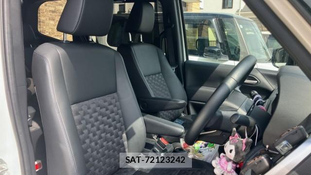 Toyota VOXY 2024-08 8281112-5