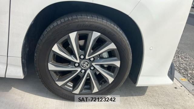 Toyota VOXY 2024-08 8281112-8