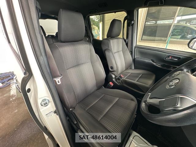 Toyota VOXY 2019-04 8281200-10