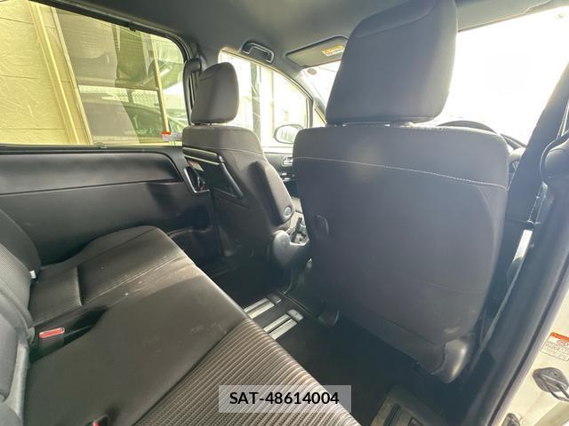 Toyota VOXY 2019-04 8281200-14