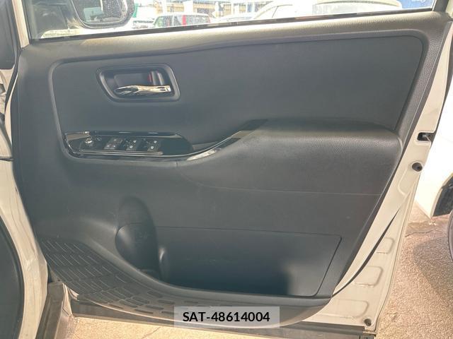 Toyota VOXY 2019-04 8281200-17