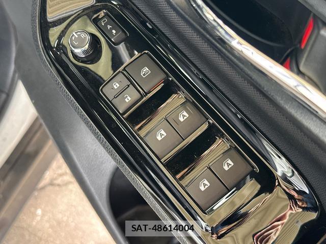 Toyota VOXY 2019-04 8281200-18