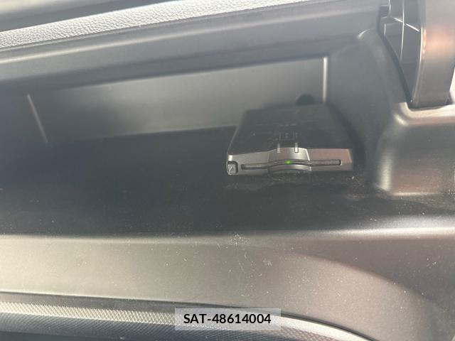 Toyota VOXY 2019-04 8281200-5