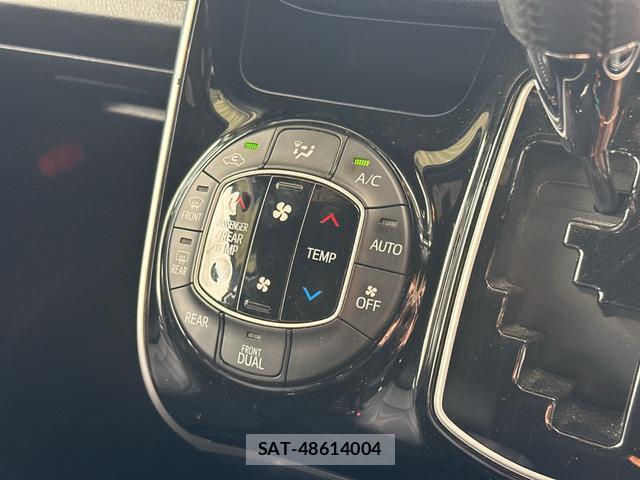 Toyota VOXY 2019-04 8281200-6