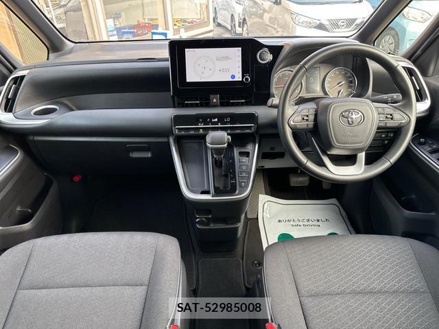 Toyota VOXY 2023-06 8281203-1