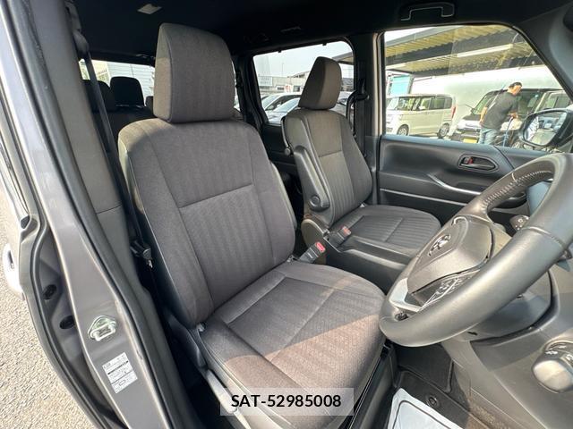Toyota VOXY 2023-06 8281203-10