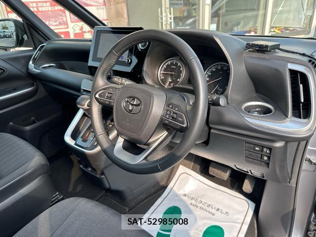 Toyota VOXY 2023-06 8281203-11