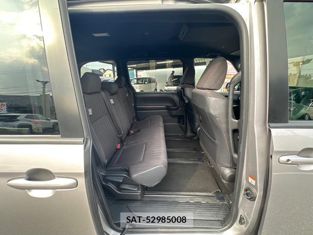 Toyota VOXY 2023-06 8281203-12