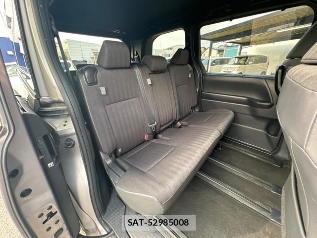 Toyota VOXY 2023-06 8281203-13