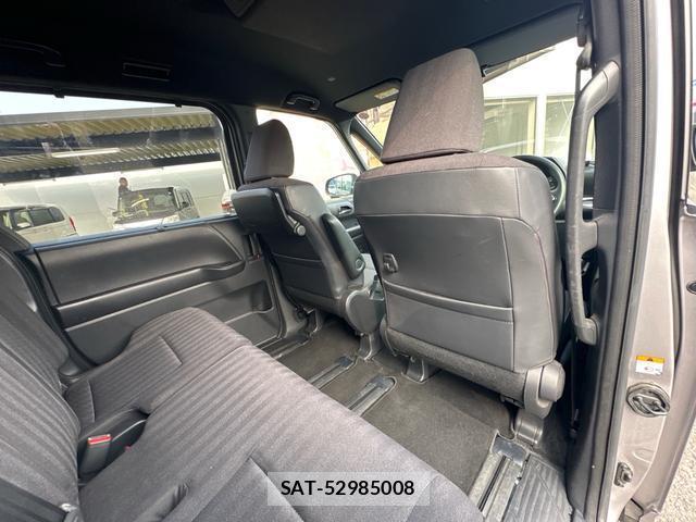 Toyota VOXY 2023-06 8281203-14