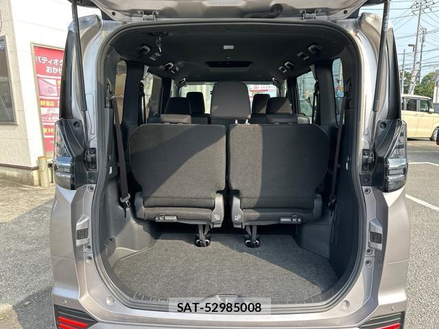 Toyota VOXY 2023-06 8281203-16