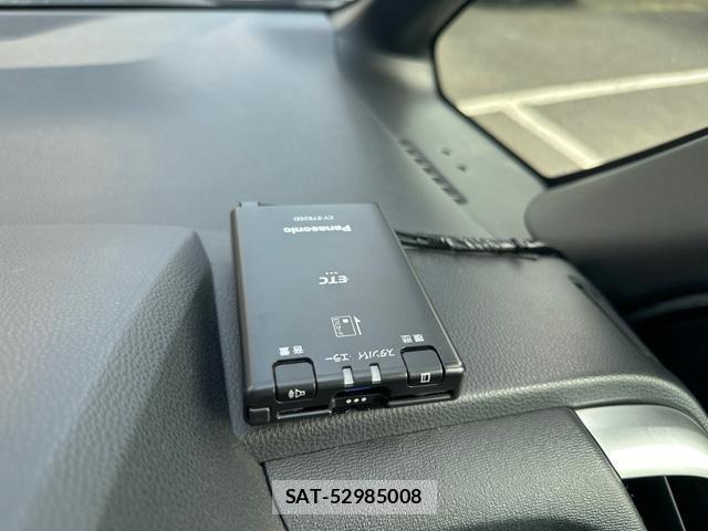 Toyota VOXY 2023-06 8281203-4