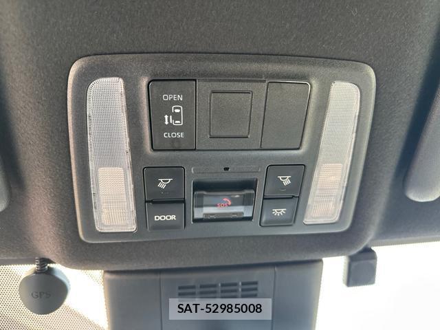 Toyota VOXY 2023-06 8281203-8