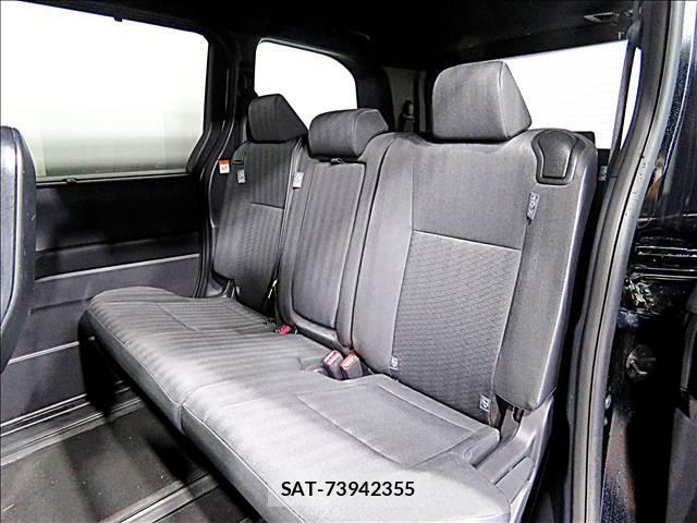 Toyota VOXY 2023-06 8281259-13
