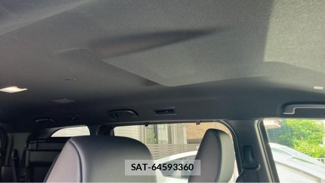 Toyota VOXY 2025-07 8281317-15