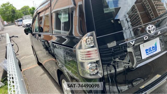 Toyota VOXY 2009-01 8281377-10