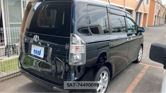 Toyota VOXY 2009-01 8281377-12