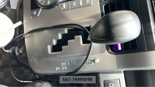 Toyota VOXY 2009-01 8281377-14