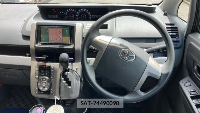Toyota VOXY 2009-01 8281377-16