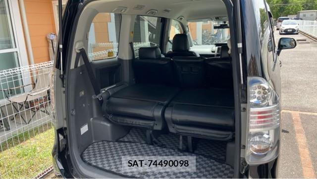 Toyota VOXY 2009-01 8281377-17