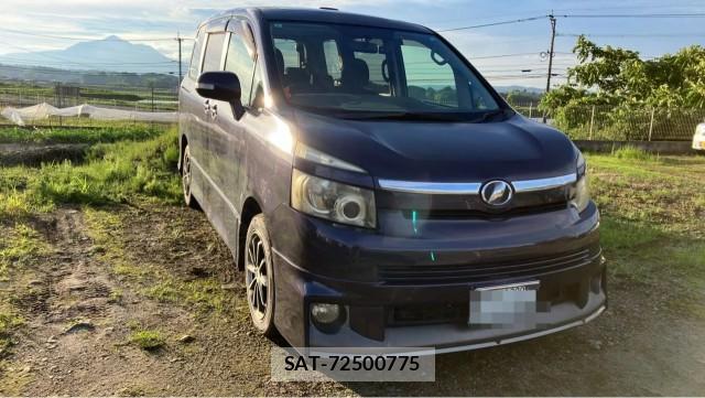 Toyota VOXY 2007-08 8281403-11