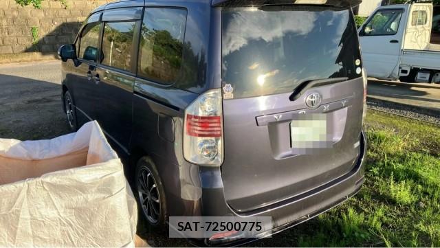 Toyota VOXY 2007-08 8281403-13
